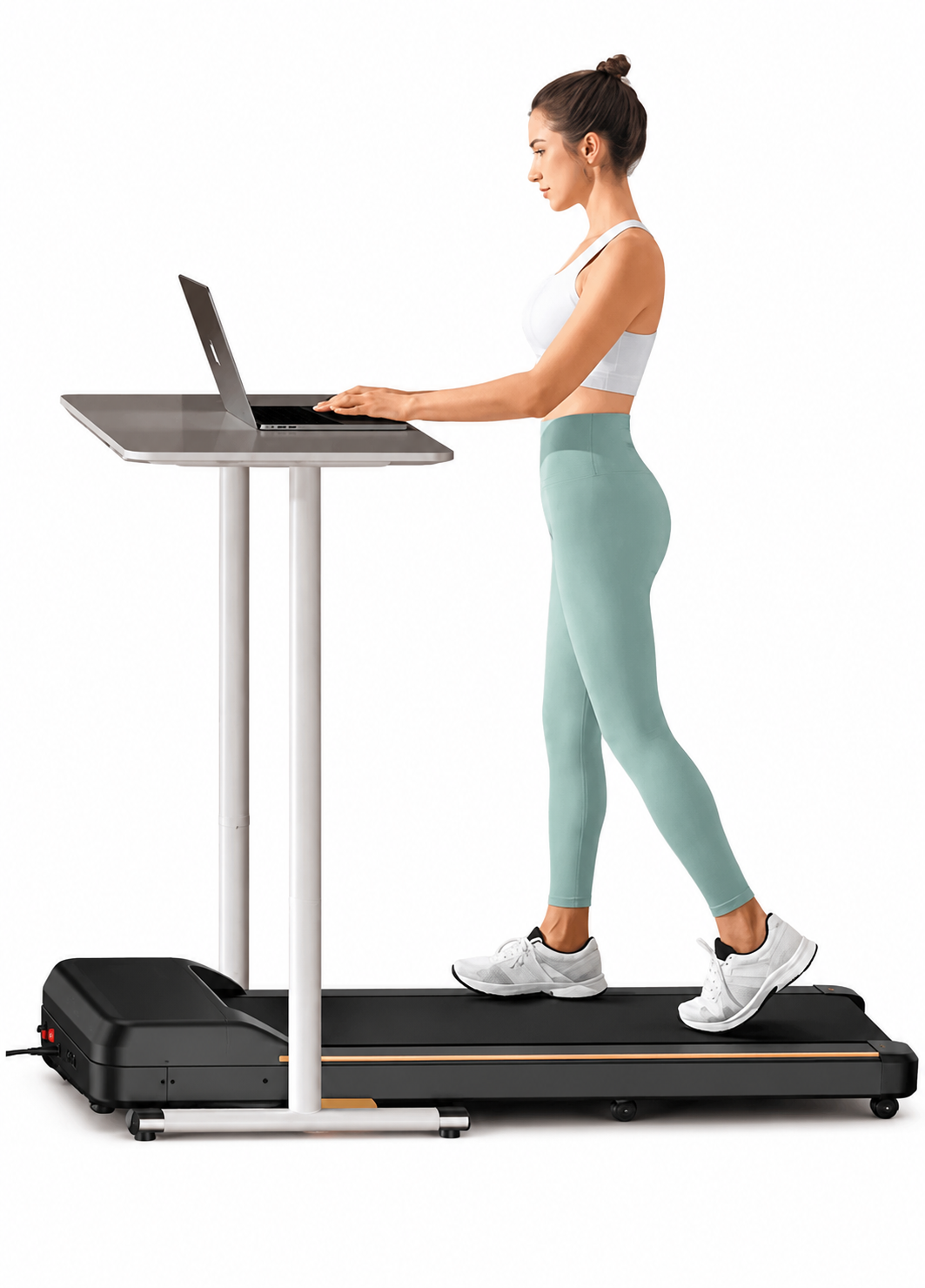 WalkFit bieżnia – kobieta przy biurku, białe tło